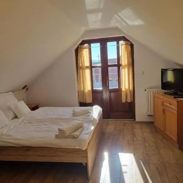 Kemencés Fogadó, hotel v destinaci Tardos