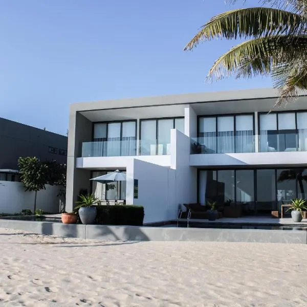 Faru Beachfront Villa Sanctuary Ho Tram, hotel v destinaci Ho Tram
