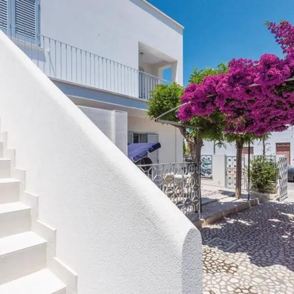 Case Vacanze Torre Lapillo by Porto Cesareo Camping & Village, hotel v destinaci Torre Lapillo