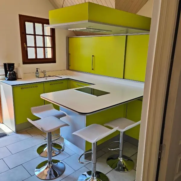 Appartement Boutx 4 PERSONNES, hotel v destinaci Boutx