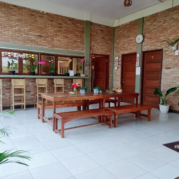 Bua Guest House, hotel in Tanjungmorawa