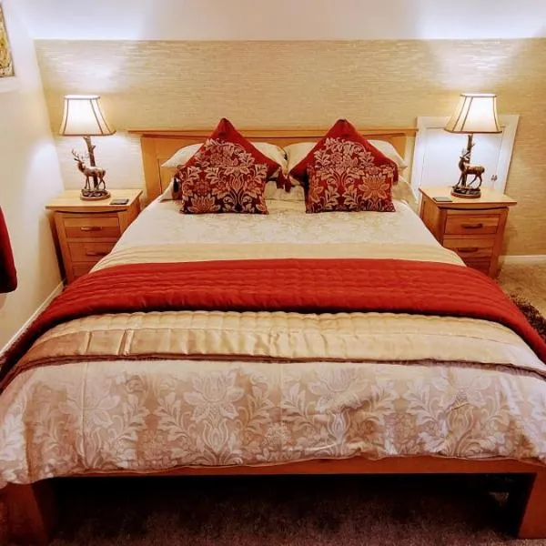 Self catering upper floor flat at Woodend house, hotel v destinaci Balmacara