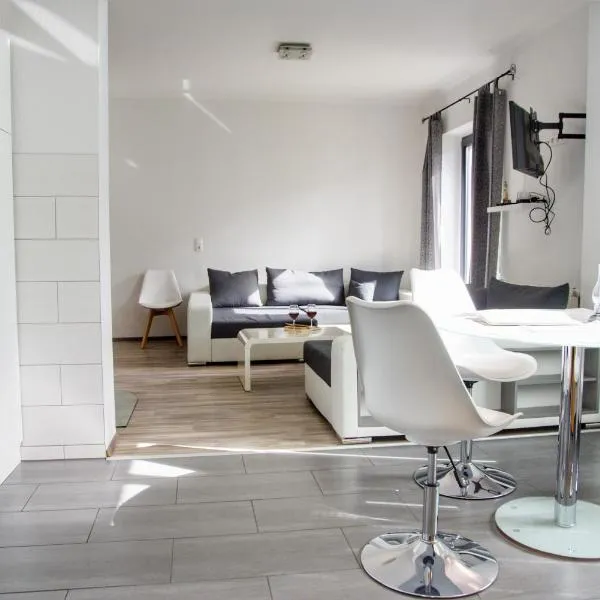 Haff Ostseeferienhaus unteres Apartment, hotel v destinaci Mönkebude