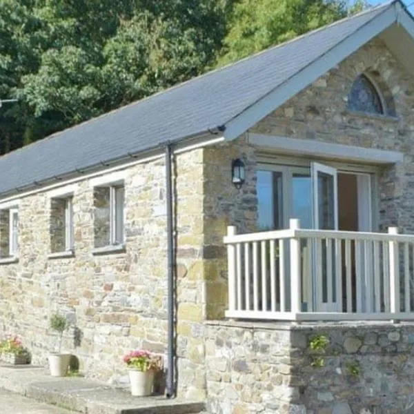 Wild Coastal Retreat at Troed Y Rhiw Aberporth, West Wales, hotel in Aberporth