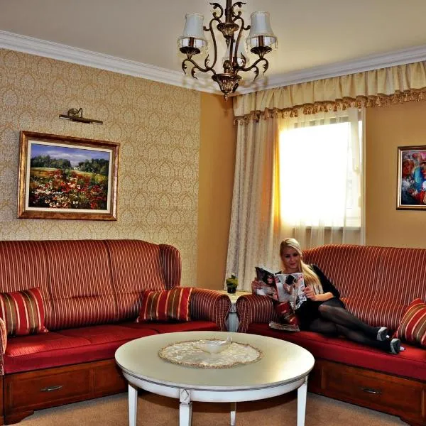 Hotel Villa Classica, hotel in Nagytevel