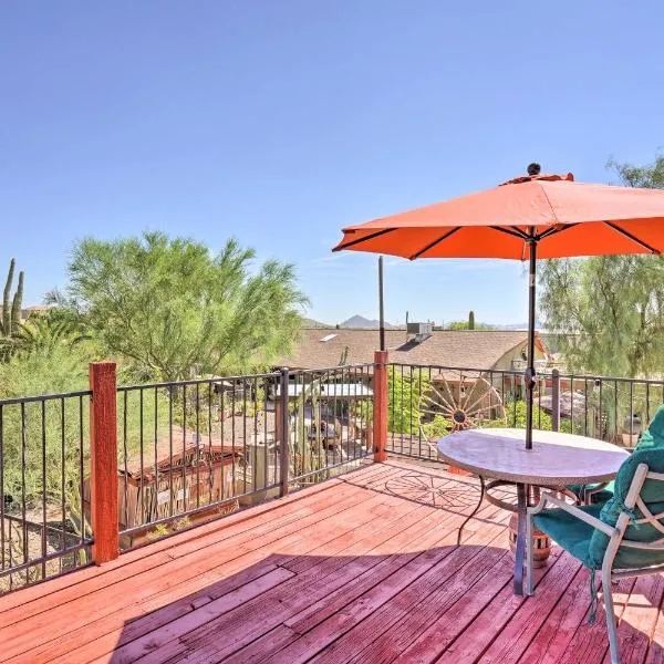 Dreamy Desert Studio with Deck and Pool Access!, hotel in Phoenix