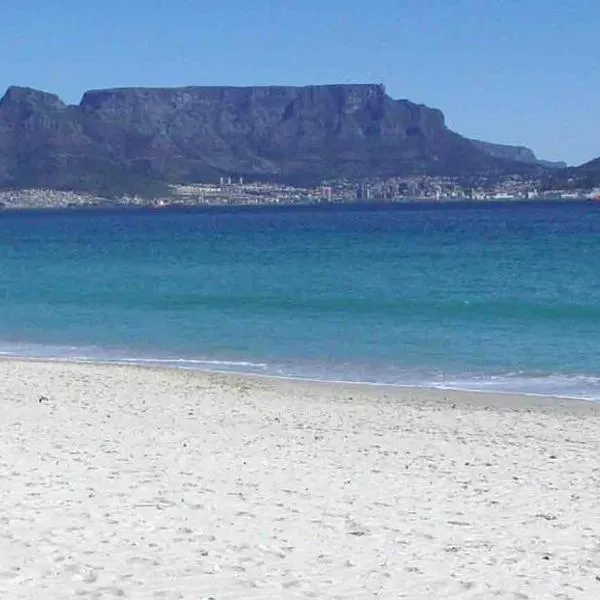 Big Bay Beach Club 134, hotel in Bloubergstrand