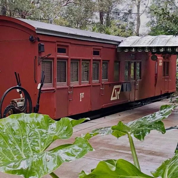 Mt Nebo Railway Carriage and Chalet, hotel en Fernvale