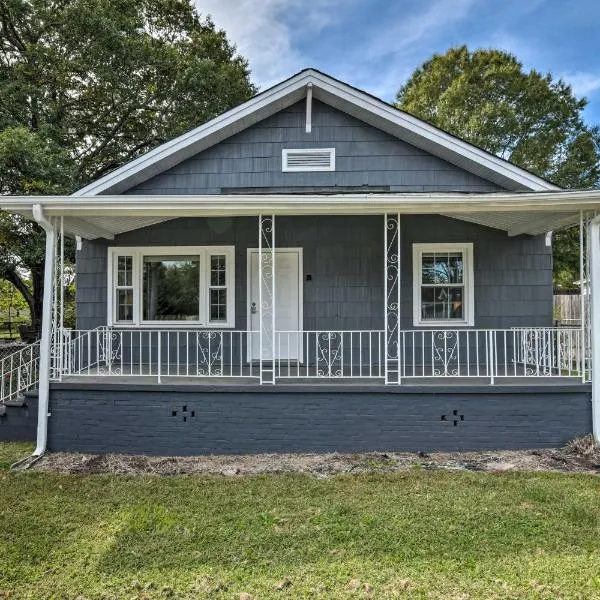 Walk to Parks & Dining! Cozy Greenville Home, hotel in Greenville