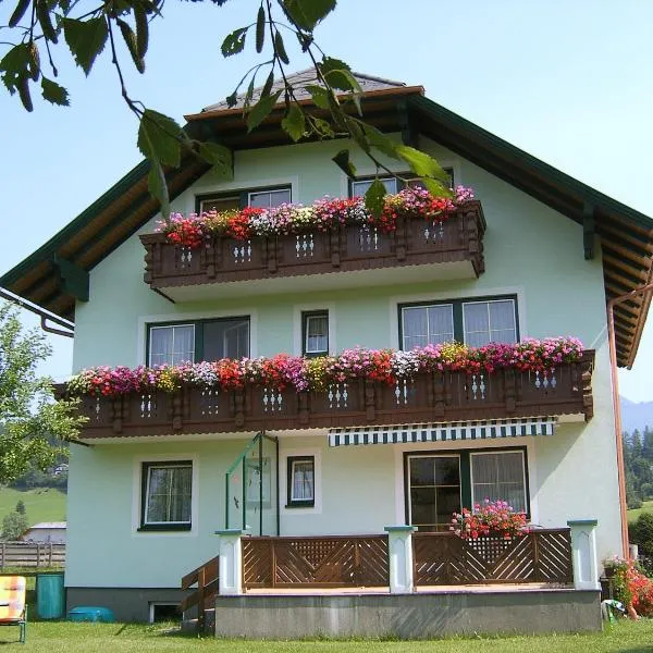 Haus Bauer Appartment II mit Balkon, hotel v Mariapfarru