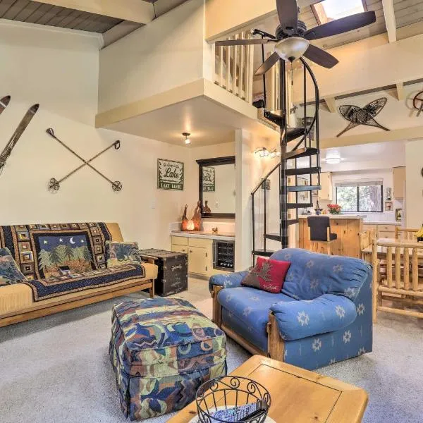 1 Mi to Beach Incline Village Condo with Rafts!, hotel v destinaci Incline Village
