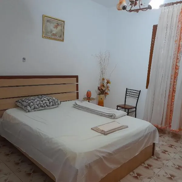 Cortina House Berat, hotel a Kuçovë
