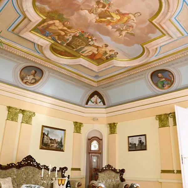 Luxusní apartmán s empírovými freskami v centru Čáslavi, hotel en Čáslav