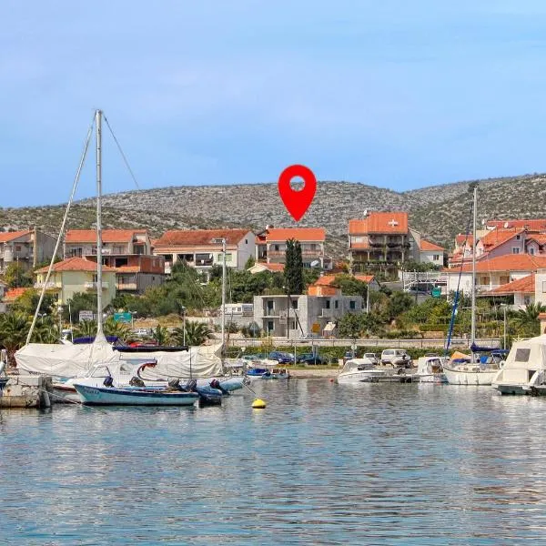 Apartments and rooms with parking space Marina, Trogir - 5953, hotel in Marina