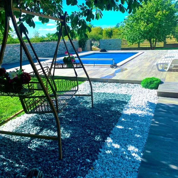 Holiday Home Endi, hotel v destinaci Unešić
