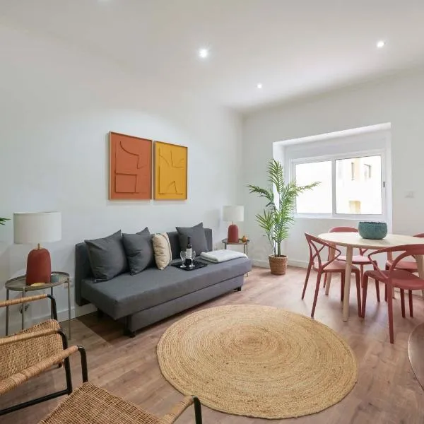 Spacious & Light-Filled 4BR Apartment By TimeColer, hotell i Amadora