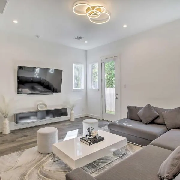 Newly-Built Luxury Galleria Area Townhome!, hotel in Houston