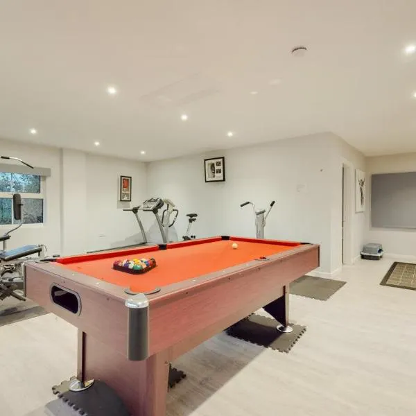 Jaw-Dropping Beach House In Anglesey, hotel in Benllech