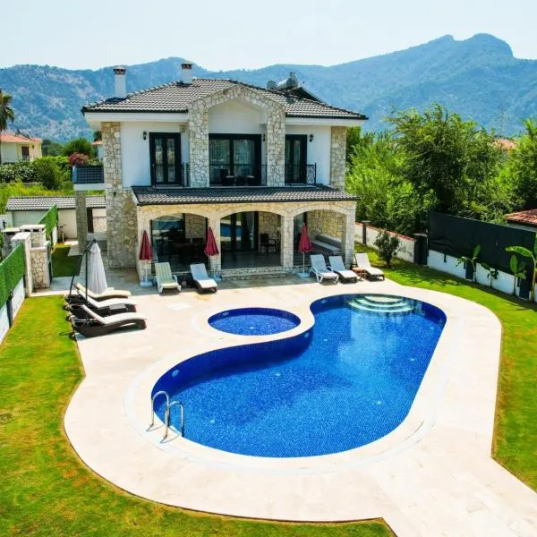 Hot tub-Fireplace-Pets-Sleeps 9-Parking-Pool-Bbq, hotel em Dalyan