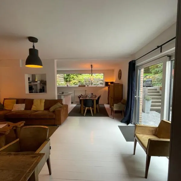GRANDE MAISON COZY, SUD, 15 MIN SPA FRANCORCHAMPS, hotel v destinaci Theux