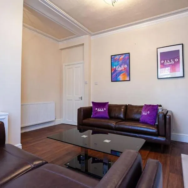 Pillo Rooms - Spacious Cosy 2 Bedroom House by Bridgewater Canal, hotel di Manchester