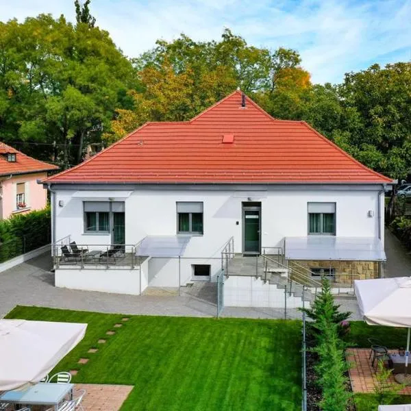 Villa Garden, hotel v destinaci Eger