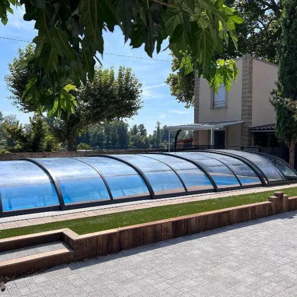 Gîte de la tour, hotel in Saint-Pierre-de-Boeuf