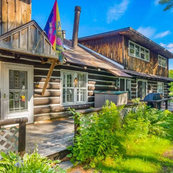 Cozy Condo by Tripp Lake, hotel en Adirondack