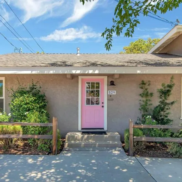 Rosé Getaway Close to Downtown Paso Robles 2 Bed/1 Bath, hotel in Paso Robles