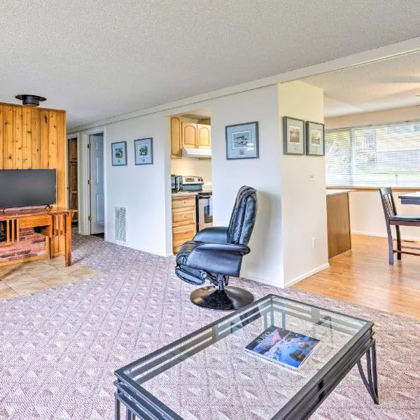 Walkable Sitka Getaway w/ Community Perks!, hotel em Sitka