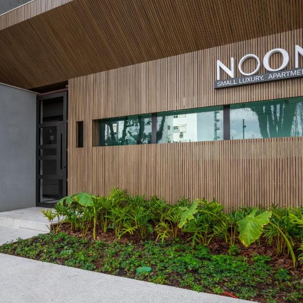 Noon Executive