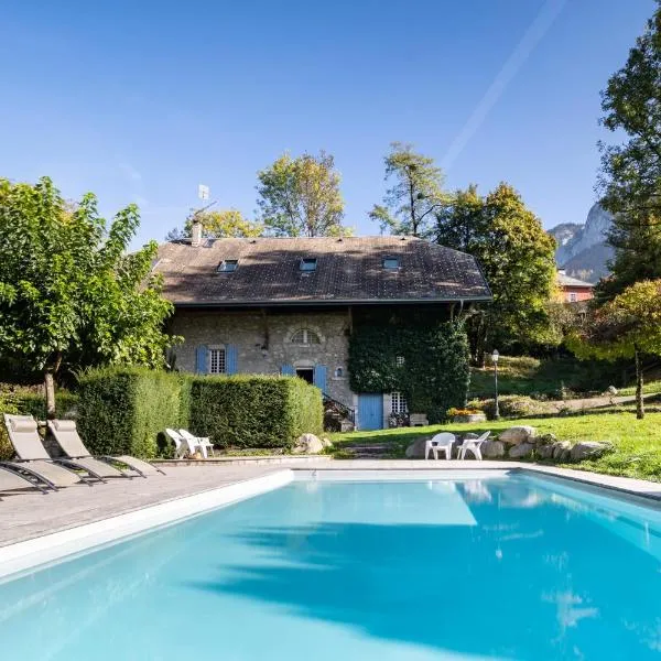 Le Moulin de Dingy - House with 6 bedrooms & swimmingpool 20 mn from Annecy, hotell i Thorens-Glières