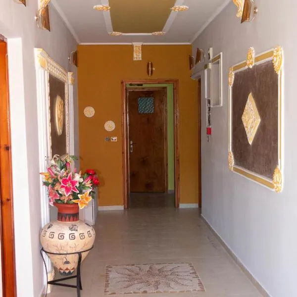 Villa EnElladi, hotel u gradu Neos Pirgos