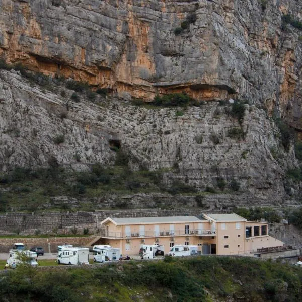 Auto kamp Titograd, hotel i Moračica