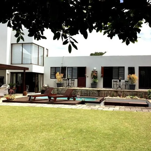 PYRAMID HOUSE BY THE SEA, hotel in Port Alfred