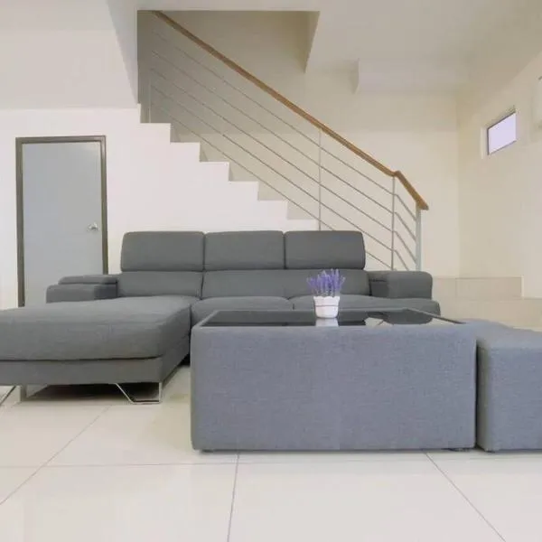 Double Storey Sweet Home 12pax @ Puncak Alam, hotel v destinaci Kuala Selangor