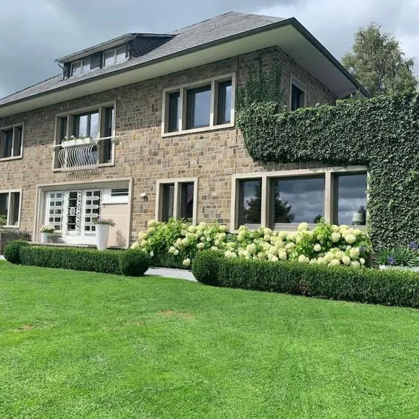 Les Rhododendrons, hotel u gradu 'Waimes'