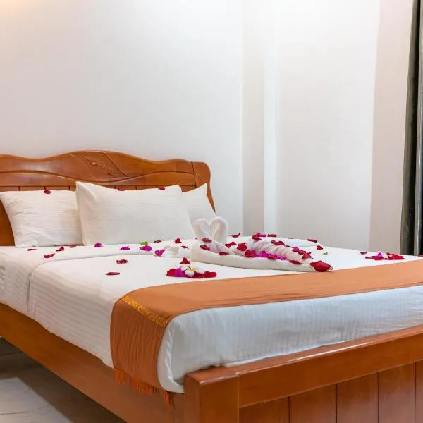 White Beach Holiday at Hulhumale', hotel v destinaci Hulhumale