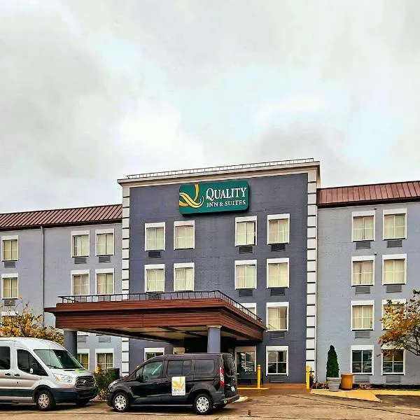 Quality Inn & Suites CVG Airport, hotel en Hebron