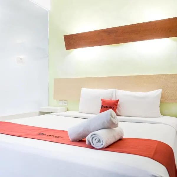 RedDoorz Plus at Sunrise Hotel Sanur, hotel di Sanur