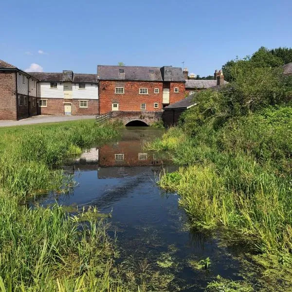 Hyde Mill, hotel v Lutonu