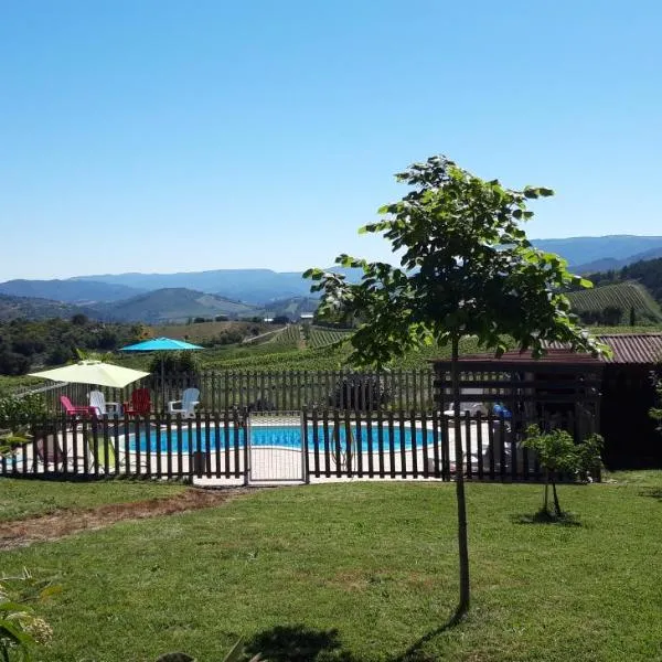 gîtes "Entre les Vignes", hotel v destinácii Tourreilles