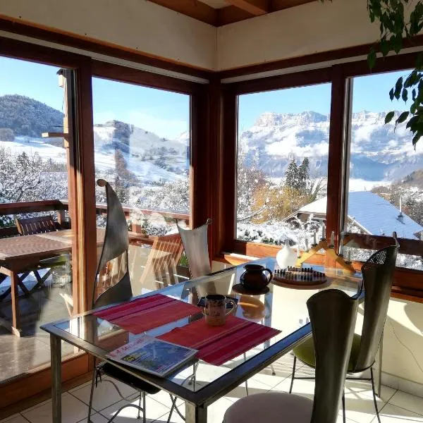 Eco-Logis Mad'in Belledonne, hotell i La Ferrière