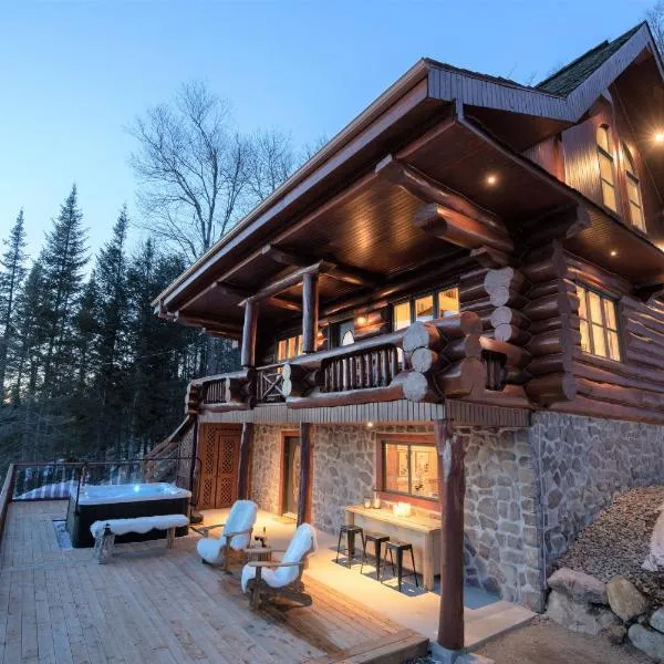Breathtaking log house with HotTub - Winter paradise in Tremblant, hotel em Saint-Faustin