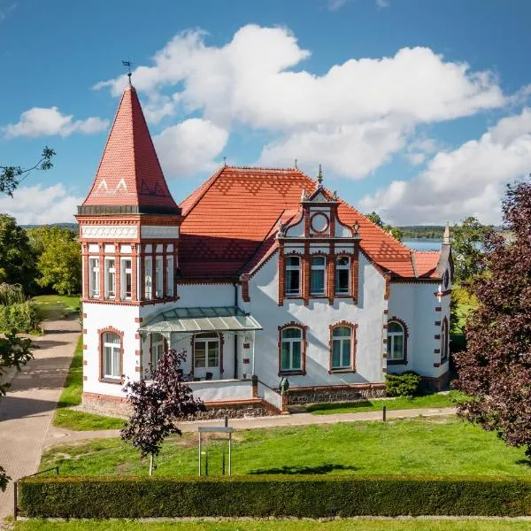 Hotel Villa am Stadthafen, hotel di Neustrelitz