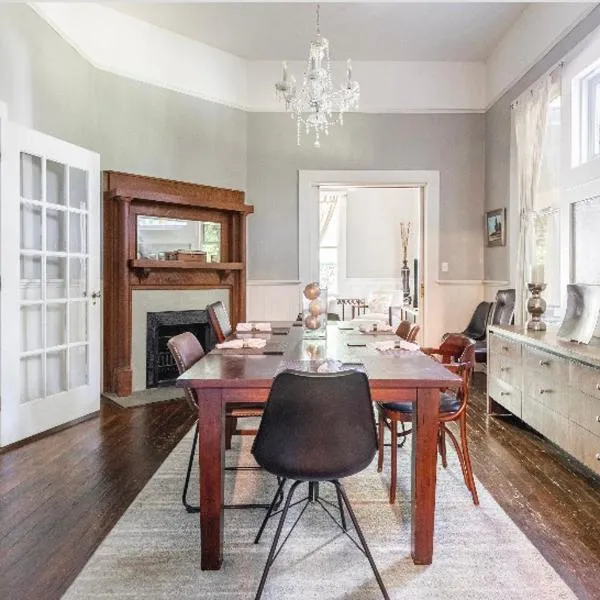 Classic/Modern Downtown Home, hotel v destinaci Valdosta