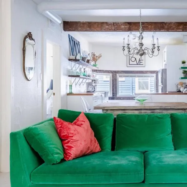 Boutique Apartment in 1905 Victorian Home - Plaza - Westport, hotel in Kansas City