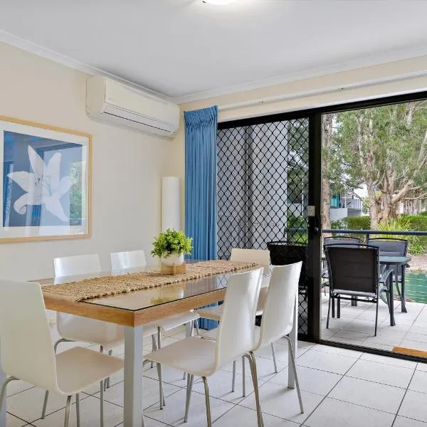 North Facing, 2 bedroom Townhouse in Tropical Resort, hotel a Noosaville