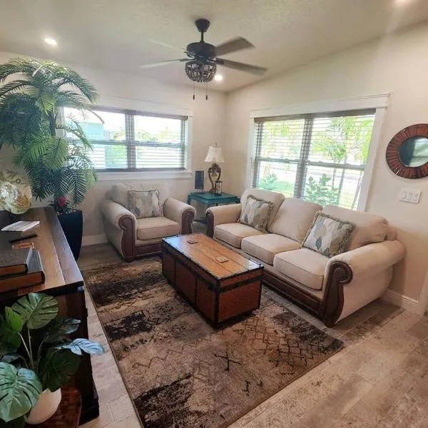 Bali Bungalow - Downtown Cocoa Beach, hotel in Cocoa Beach
