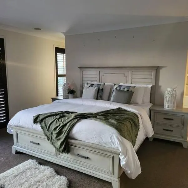 Luxury Green, khách sạn ở Greenvale